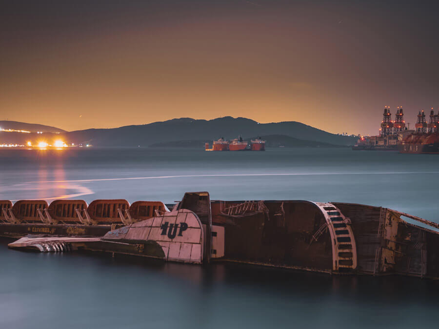Credit: John Koliogiannis / Unsplash Sunken ship in Eleusis