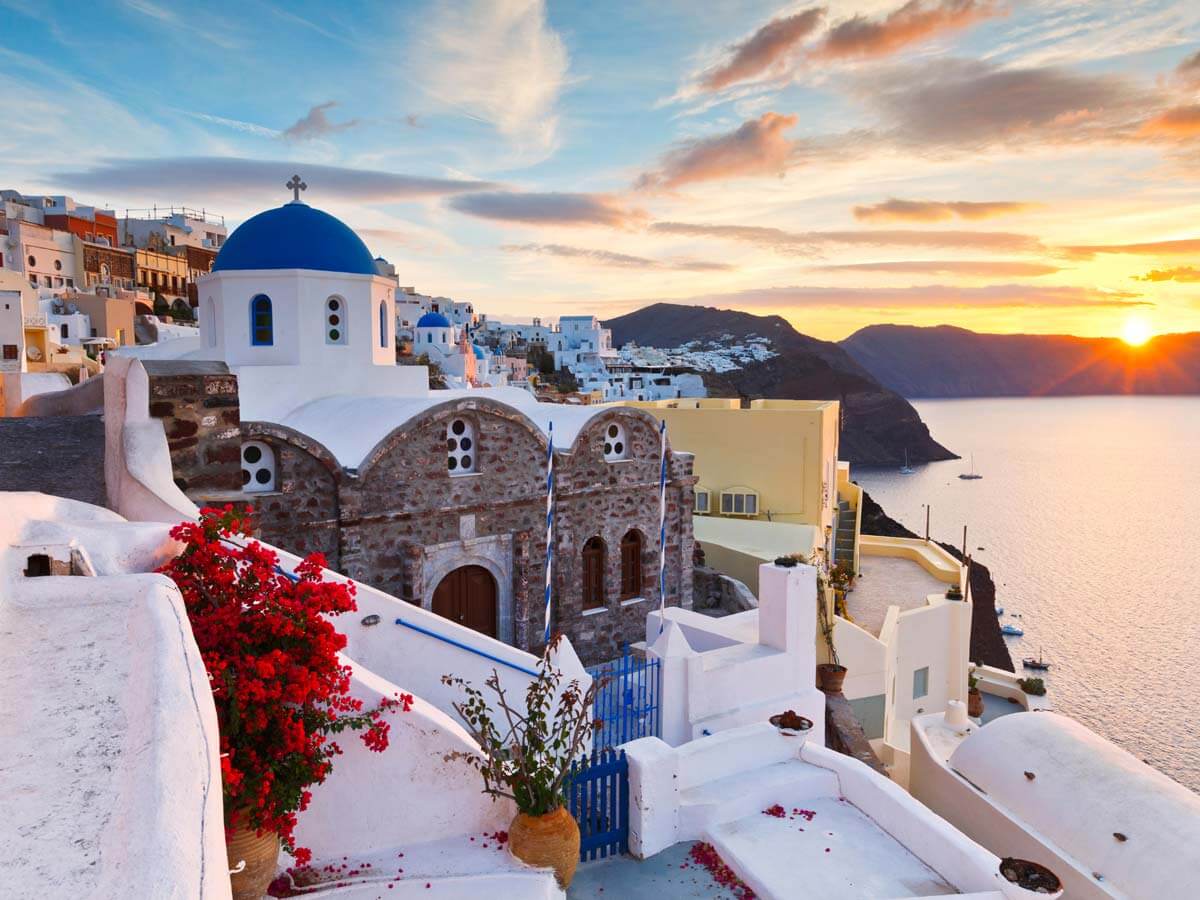 Santorini for honeymooners Romantic couple in Santorini Greece