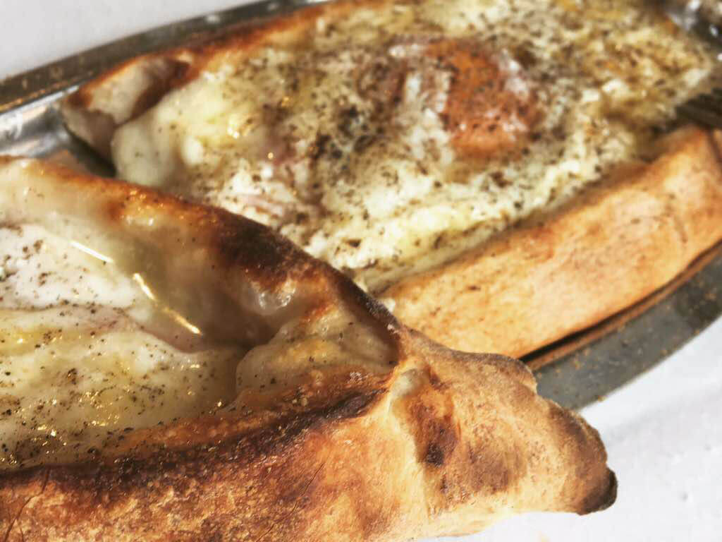 Source: Techlikides restaurant Greek peinirli