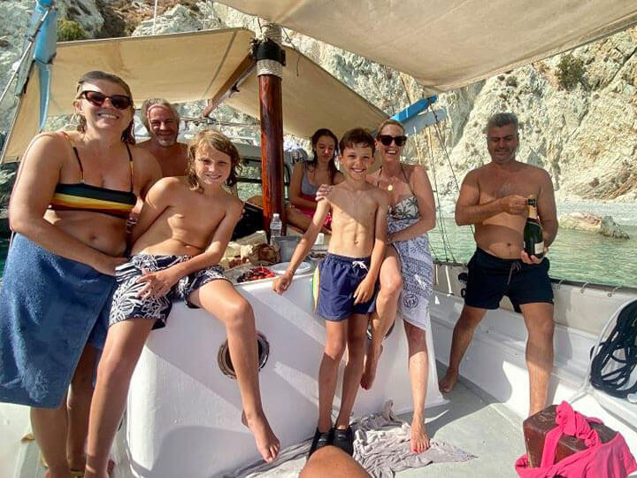 Hydra local experiences Family during a phising tour