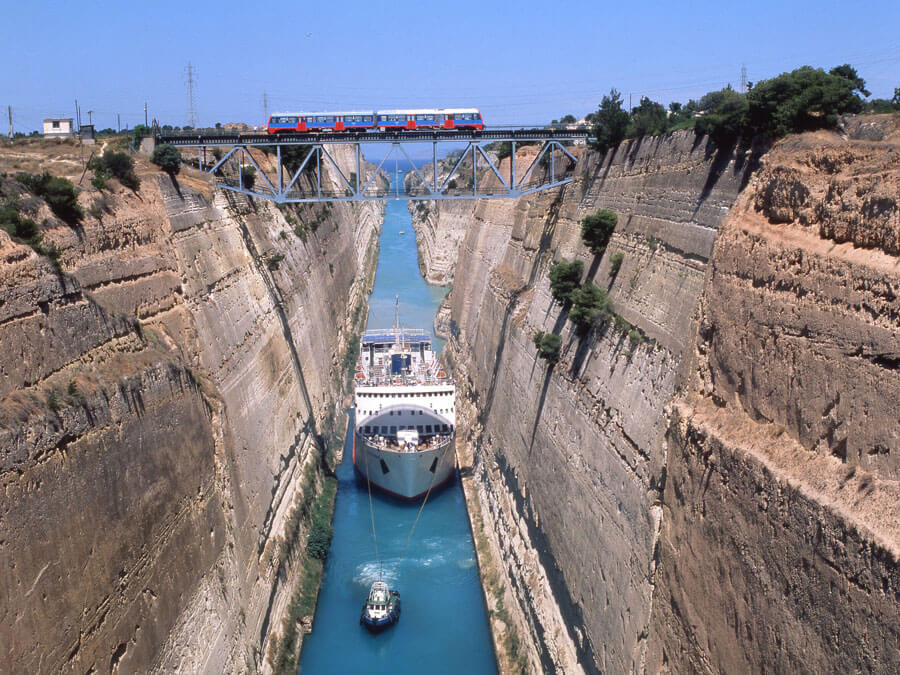 Credit: Chris ww / Pixabay The Canal of Corinth