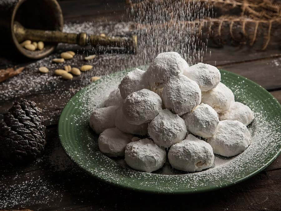 Kourabiedes Kourabiedes - the traditional Christmas treat in Greece