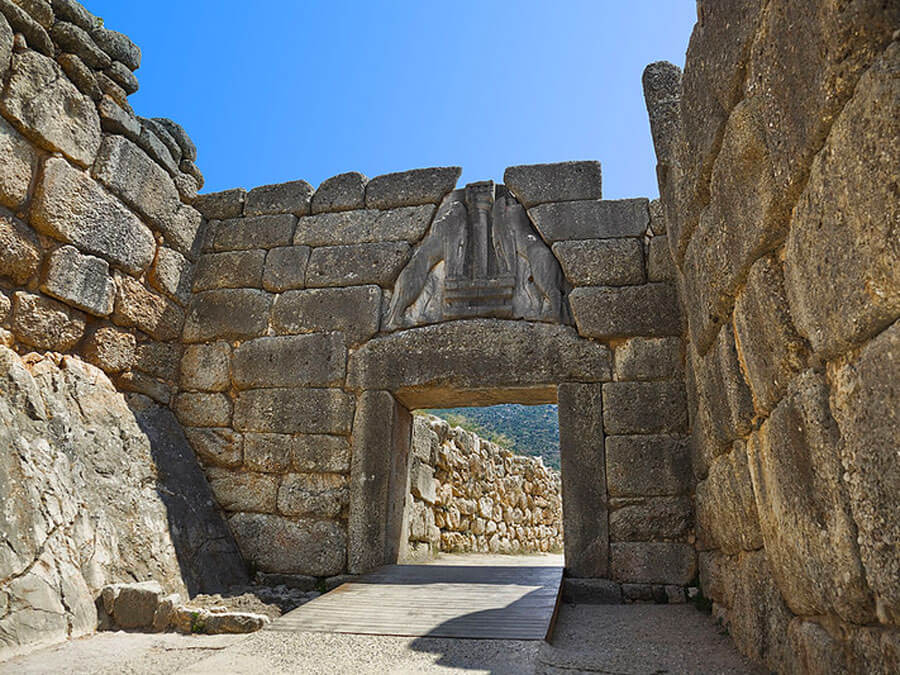 Credit: Discover Peloponnese / Flickr The Lion Gate of Mycenae, day trip from Athens